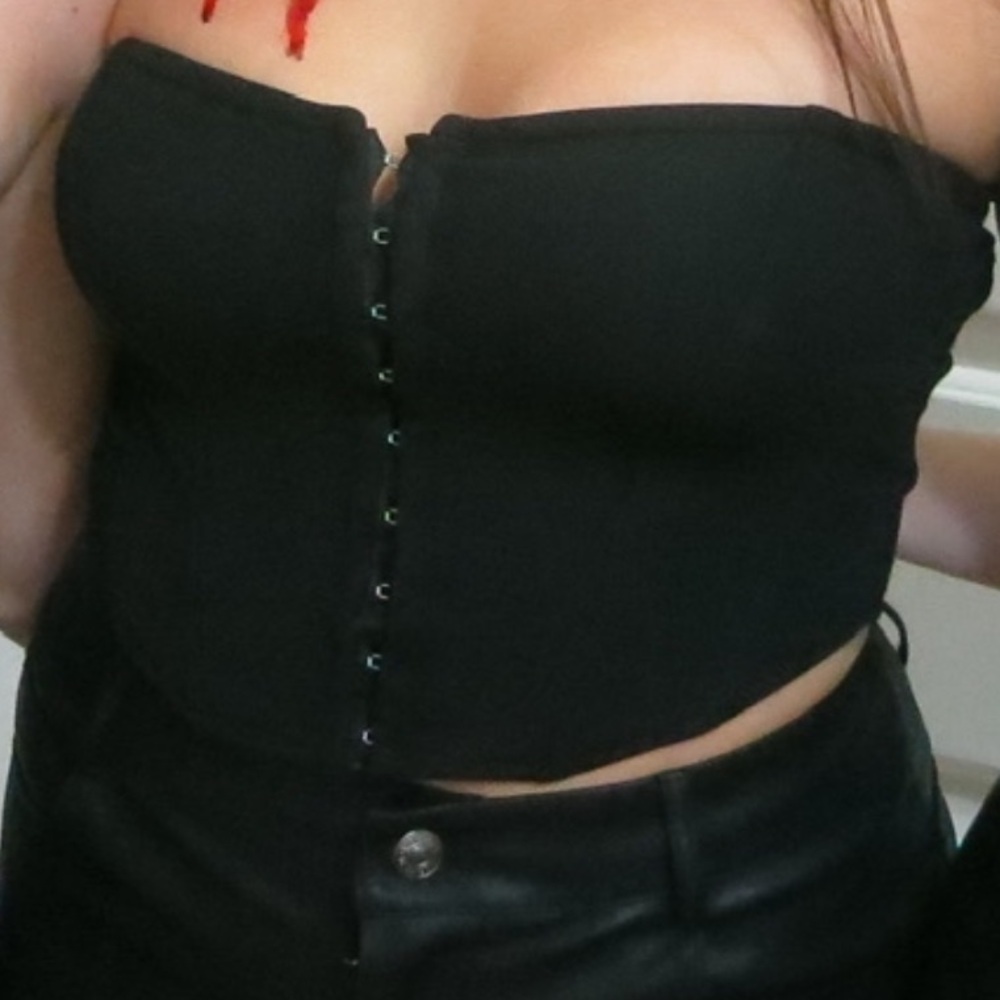 Forever 21 Black Sleeveless Fitted Crop Top